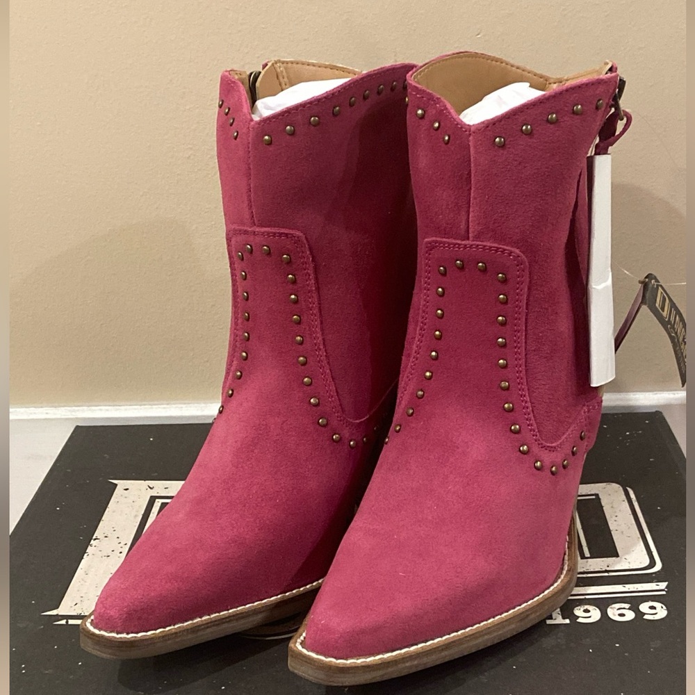 Dingo Classy N Sassy Women’s Western Boot Fuchsia Suede ￼